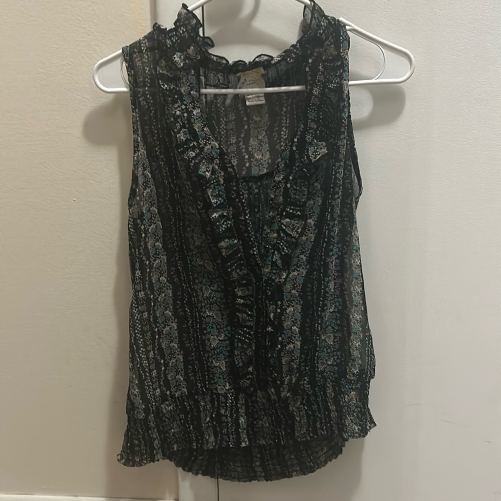 Women’s medium transparent sleeveless ruffle top with buttons